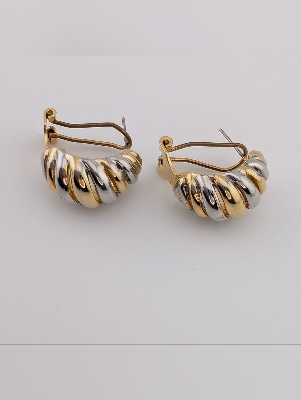 Vintage Shrimp Style Omega Back Chunky Ribbed Two Tone Gold And Silver Earrings - Picture 8 of 8
